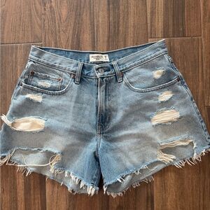 Abercrombie & Finch boyfriend Jean shorts (size 6/28)